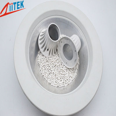 Casas de aluminio de plástico conductor de calor blanco 1.8W más livianas que las normales para carcasas de luz LED