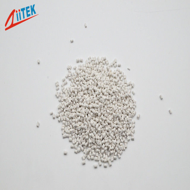 Material plástico negro de nylon conductor térmico de 5,0W para enfriamiento de moldes y piezas de plástico